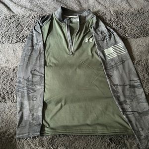 Under Armour Men’s Pullover // Size L // Loose Fit